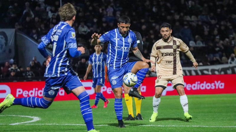 Godoy Cruz cortó la racha negativa en Vicente López: 3-1 sobre Platense y con un hombre menos